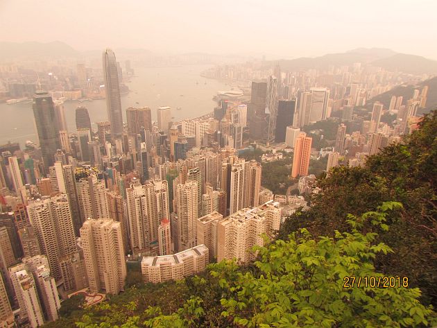 Hong Kong za soumraku z Victoria Peak